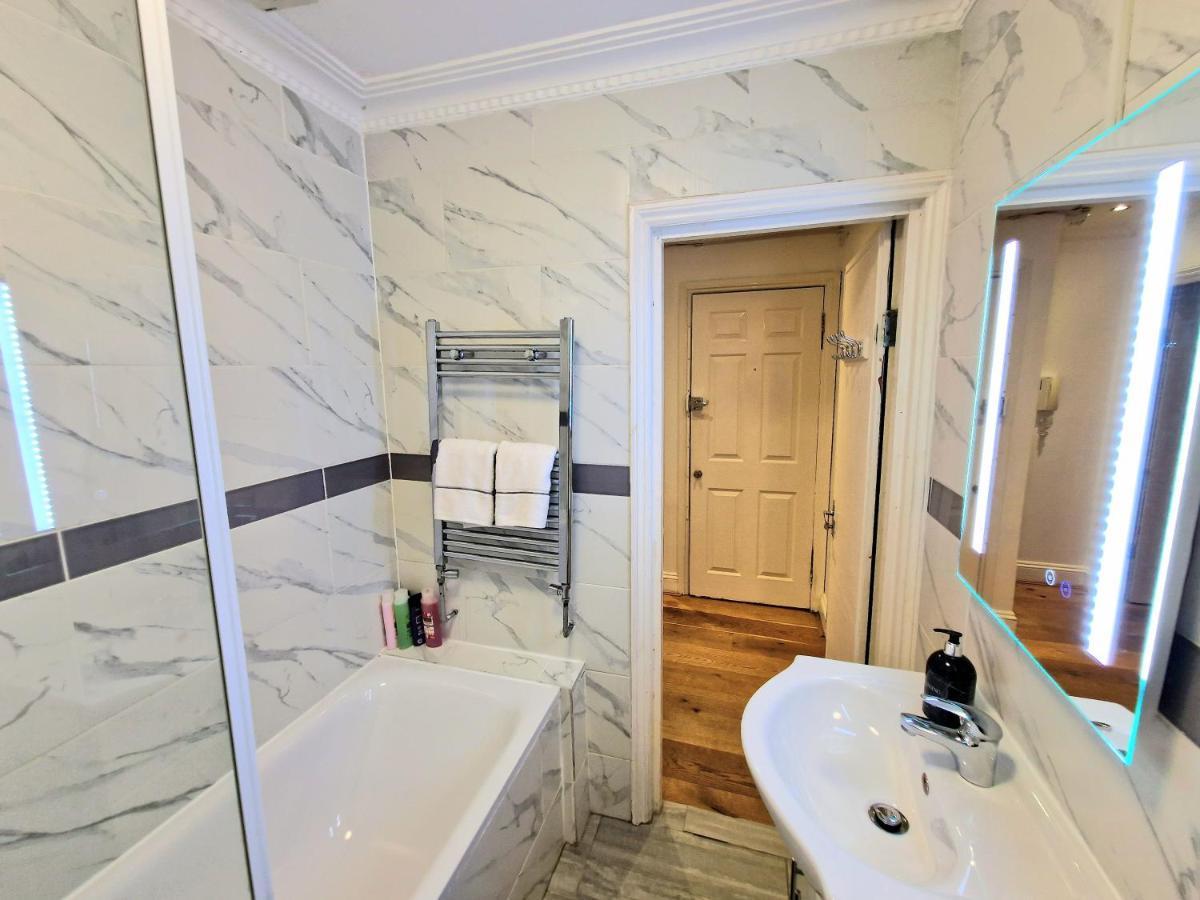 Cosy Home In Kensington - Great Location! 3 Minutes Walk To Earl'S Court Station Лондон Екстер'єр фото